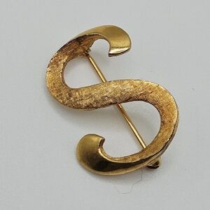 VINTAGE Gold Tone Textured S Initial Brooch Pin
